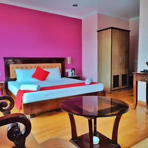 Hotel Marc Mall Road - Family Friendly & Parking - A Four Star Luxury Mountain View, Shimla